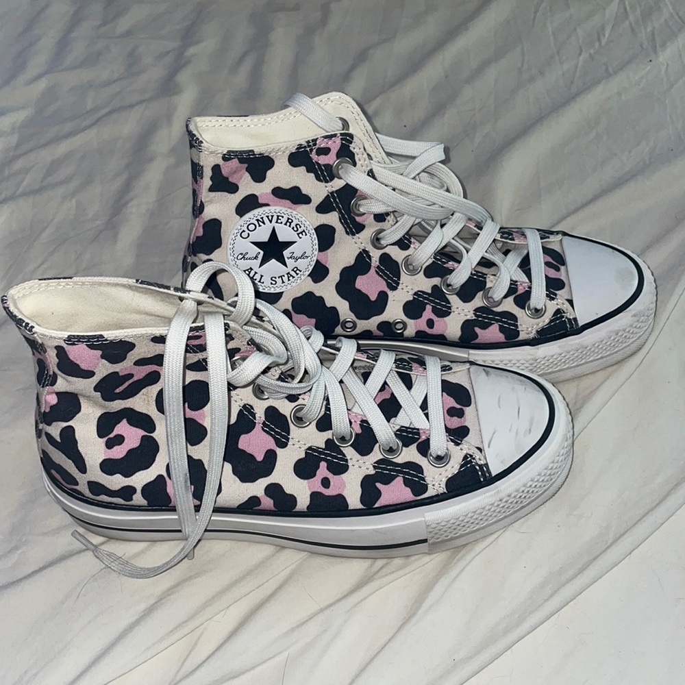 Pink cheetah print platform converse